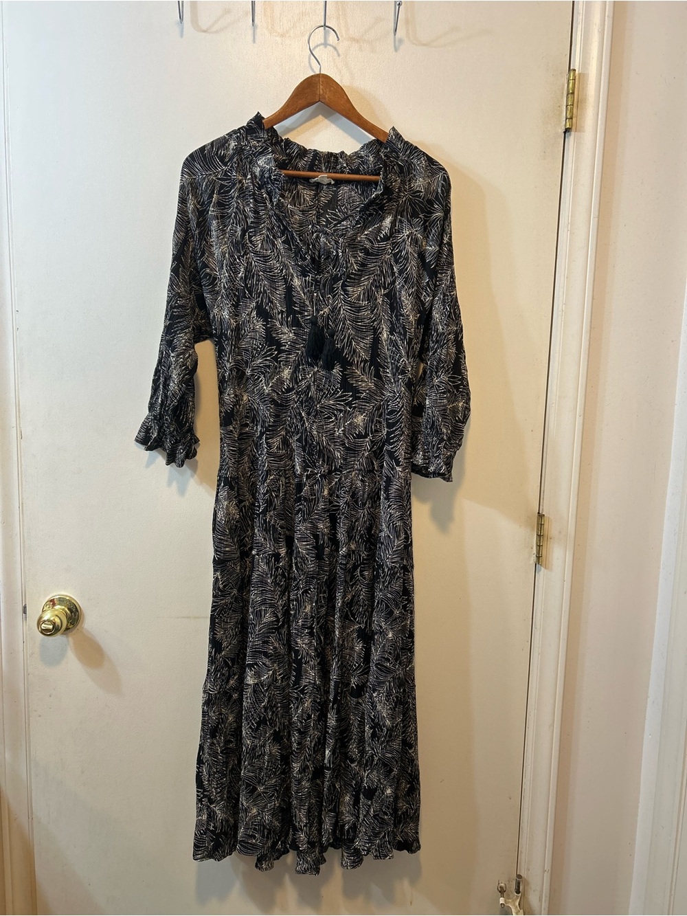 easel Black & White Leaf-Print Maxi Dress with Tassel Tie